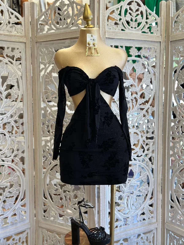 Party Dresses with Tassel Hem and Metallic Lace for Ladies' Boho and Luxurious LookBlack Ruched Cutout Crossed Mini Dress Party Dresses with Tassel Hem and Metallic Lace for Ladies' Boho and Luxurious LookBlack Ruched Cutout Crossed Mini Dress