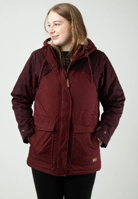 Trench coats with a belt and a side slit for a more feminine lookIriedaily - Mountie Maroon - Jacket Trench coats with a belt and a side slit for a more feminine lookIriedaily - Mountie Maroon - Jacket