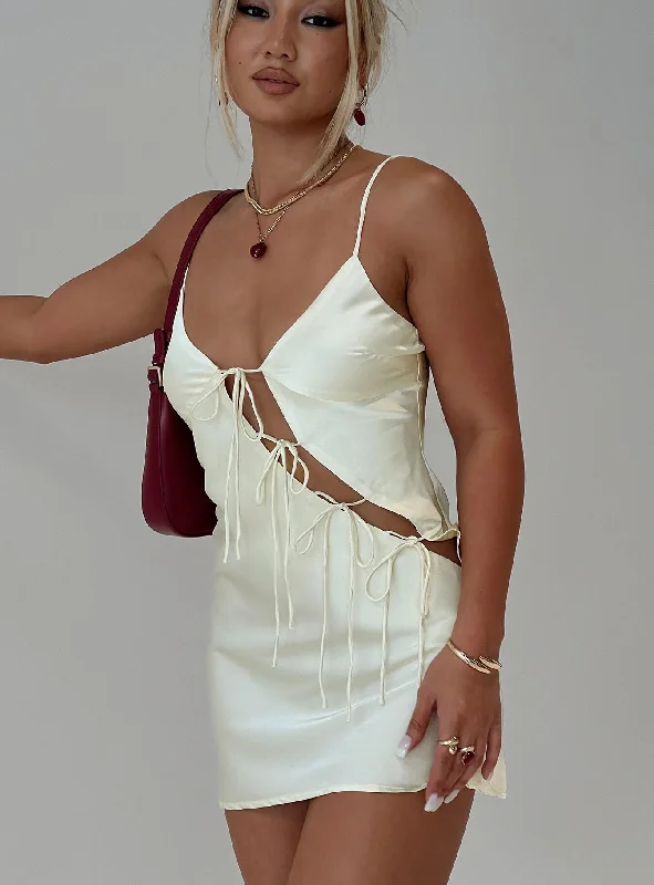 Backless Party Dresses with Rhinestone Embellishments for Ladies' Sexy LookAbout A Girl Mini Dress Cornsilk Backless Party Dresses with Rhinestone Embellishments for Ladies' Sexy LookAbout A Girl Mini Dress Cornsilk