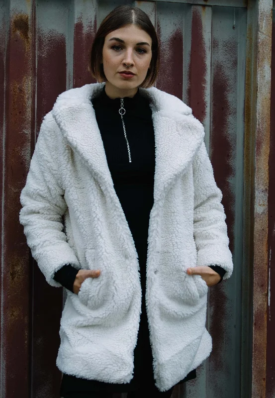 Pea coats with a single - breasted closure and a stand - up collar for a modern lookUrban Classics - Ladies Oversized Sherpa White Sand - Jacket Pea coats with a single - breasted closure and a stand - up collar for a modern lookUrban Classics - Ladies Oversized Sherpa White Sand - Jacket