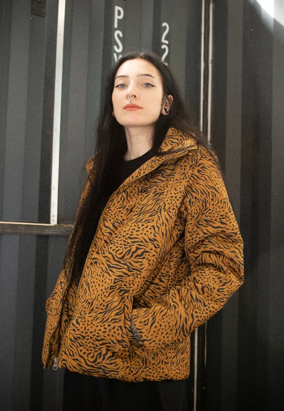 Corduroy jackets with a flapped pocket for a practical and stylish detailVans - Foundry Print Puff MTE Golden Brown - Jacket Corduroy jackets with a flapped pocket for a practical and stylish detailVans - Foundry Print Puff MTE Golden Brown - Jacket