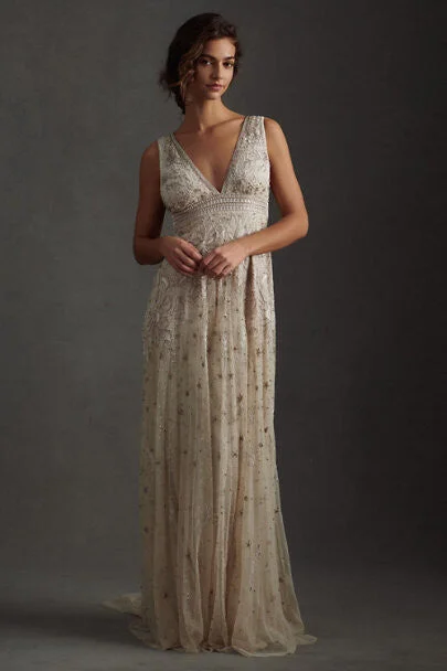 Wedding Dresses with Embroidered Paisley Patterns and Sequined Bodice and Tulle Skirt for an Exotic and Glamorous LookBHLDN Laurel Wedding Dresses with Embroidered Paisley Patterns and Sequined Bodice and Tulle Skirt for an Exotic and Glamorous LookBHLDN Laurel