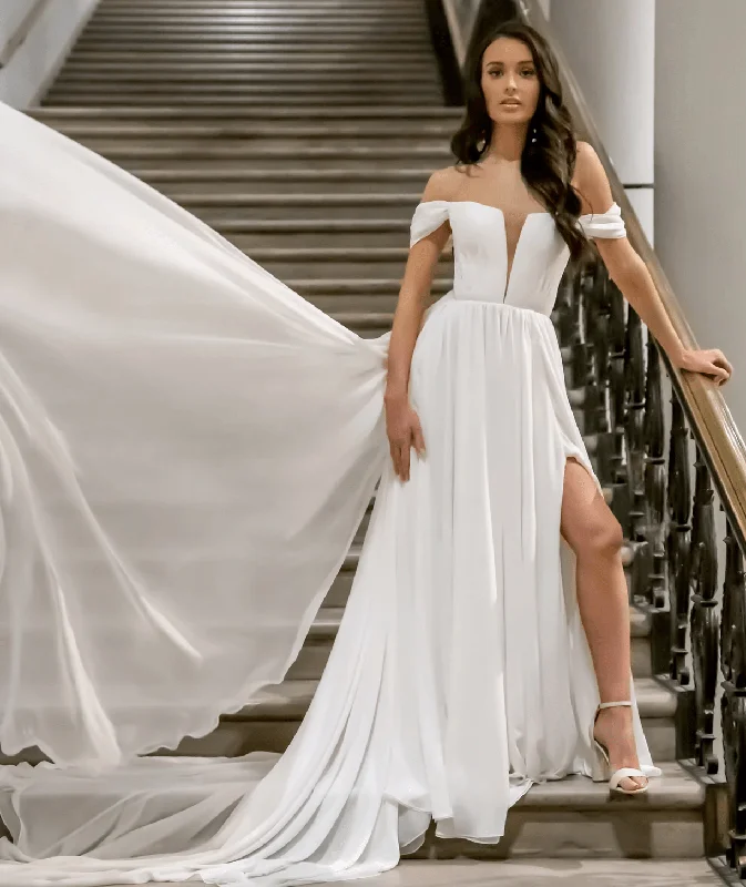 Embroidered Wedding Dresses with Metallic Thread for a Luxurious FeelColby John Demi L22625 - Size 6 Embroidered Wedding Dresses with Metallic Thread for a Luxurious FeelColby John Demi L22625 - Size 6
