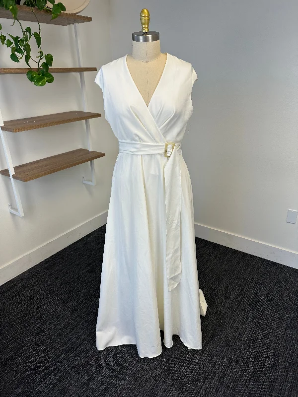 Wedding Dresses with Tulle Overlay and Beaded Bodice and High Low Hem and Embroidered Birds for a Dramatic and Graceful LookSarah Seven Dolce Wedding Dresses with Tulle Overlay and Beaded Bodice and High Low Hem and Embroidered Birds for a Dramatic and Graceful LookSarah Seven Dolce