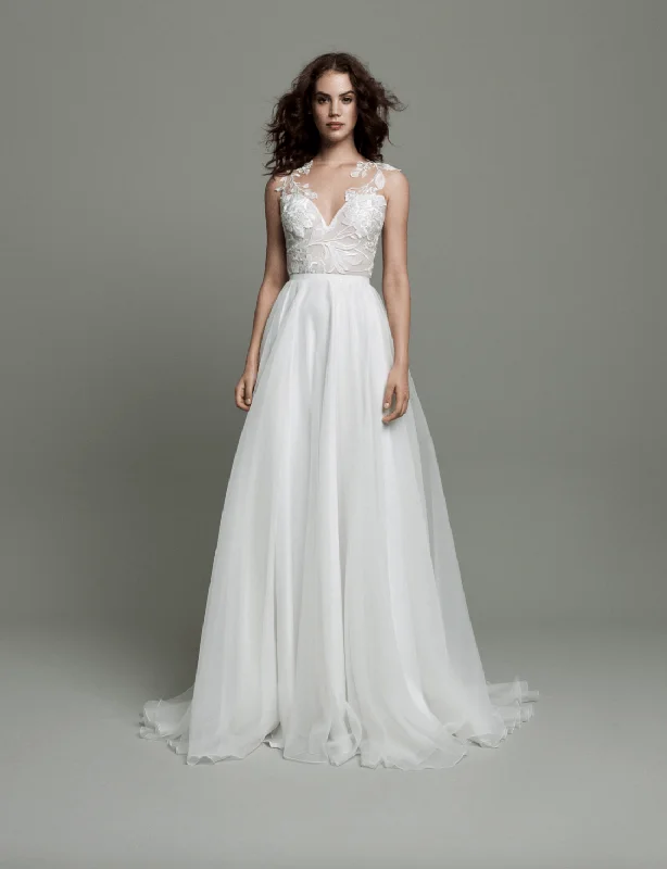 Elegant Ball Gown Wedding Dresses with Cathedral Train for LadiesDaalarna WSP 615 - Size 8 Elegant Ball Gown Wedding Dresses with Cathedral Train for LadiesDaalarna WSP 615 - Size 8