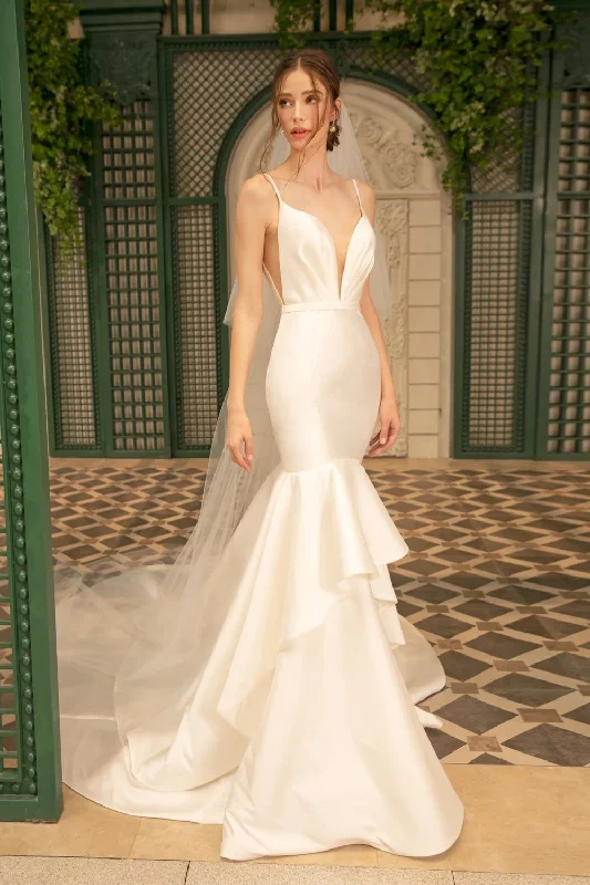 Velvet Wedding Dresses with Satin Trim for a Rich and Opulent LookDany Tabet Demi - Size 12 Velvet Wedding Dresses with Satin Trim for a Rich and Opulent LookDany Tabet Demi - Size 12