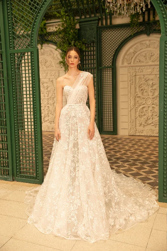 Wedding Dresses with Asymmetric Hem and Sequined Details for a Unique StyleDany Tabet Dole - Size 10 Wedding Dresses with Asymmetric Hem and Sequined Details for a Unique StyleDany Tabet Dole - Size 10
