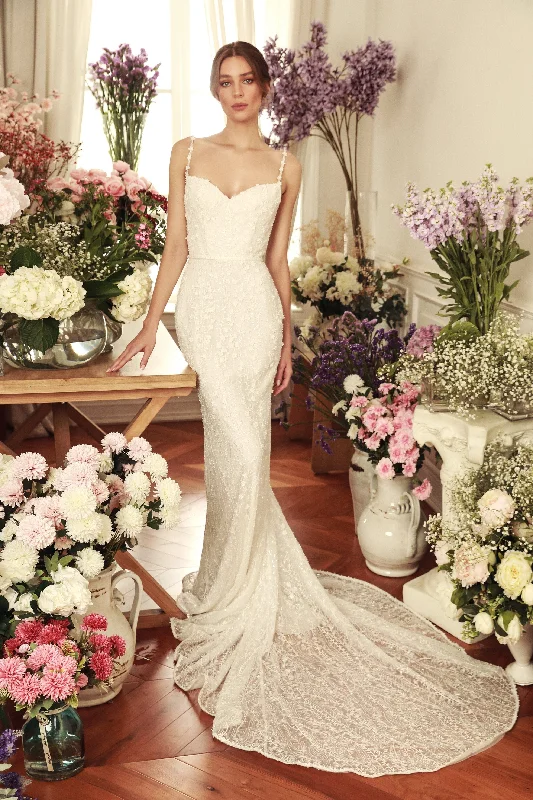Wedding Dresses with Embroidered Paisley Patterns and Sequined Bodice and Tulle Skirt for an Exotic and Glamorous LookDany Tabet Jori - Size 6 Wedding Dresses with Embroidered Paisley Patterns and Sequined Bodice and Tulle Skirt for an Exotic and Glamorous LookDany Tabet Jori - Size 6