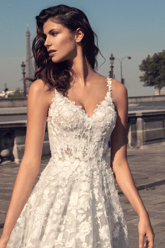 Wedding Dresses with Embroidered Floral Patterns and Tassel Hem and Sequined Bodice and Satin Sash for a Bohemian and Glamorous LookDany Tabet Mariette - Size 12 Wedding Dresses with Embroidered Floral Patterns and Tassel Hem and Sequined Bodice and Satin Sash for a Bohemian and Glamorous LookDany Tabet Mariette - Size 12
