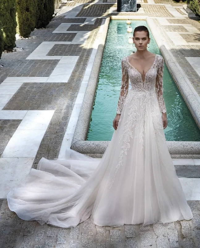 Printed Wedding Dresses with Floral Patterns and Satin Sash for a Romantic LookDemetrios 1193 - Size 14 Printed Wedding Dresses with Floral Patterns and Satin Sash for a Romantic LookDemetrios 1193 - Size 14