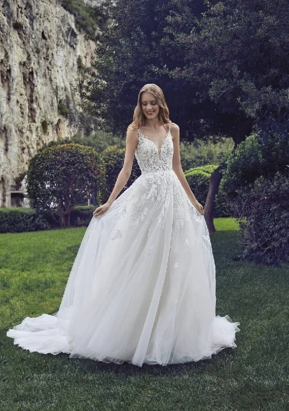Taffeta Wedding Dresses with Pleated Bodice and A Line Skirt for a Structured LookDemetrios 200134 - Size 20 Taffeta Wedding Dresses with Pleated Bodice and A Line Skirt for a Structured LookDemetrios 200134 - Size 20
