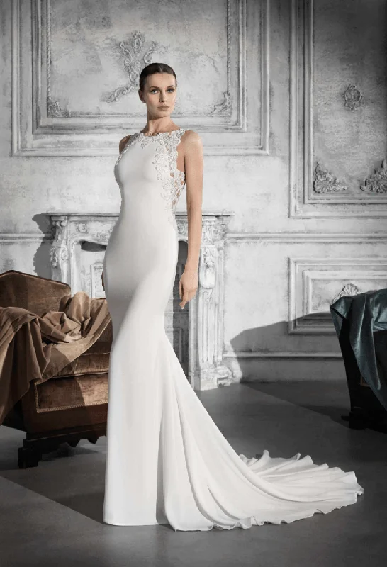 Sleeveless Wedding Dresses with Sequined Neckline and Back for a Glamorous LookDemetrios 796 - Size 8 Sleeveless Wedding Dresses with Sequined Neckline and Back for a Glamorous LookDemetrios 796 - Size 8