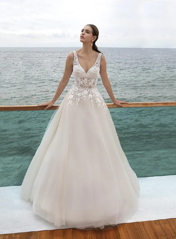 Wedding Dresses with Ruffled Sleeves and High Neck and Belt for a Dramatic and Elegant LookDemetrios 8003 - Size 18 Wedding Dresses with Ruffled Sleeves and High Neck and Belt for a Dramatic and Elegant LookDemetrios 8003 - Size 18