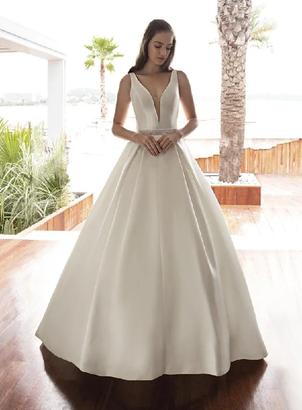Wedding Dresses with Sequined Dots and Sheer Skirt for a Playful and Sultry LookDemetrios 8030 - Size 16 Wedding Dresses with Sequined Dots and Sheer Skirt for a Playful and Sultry LookDemetrios 8030 - Size 16