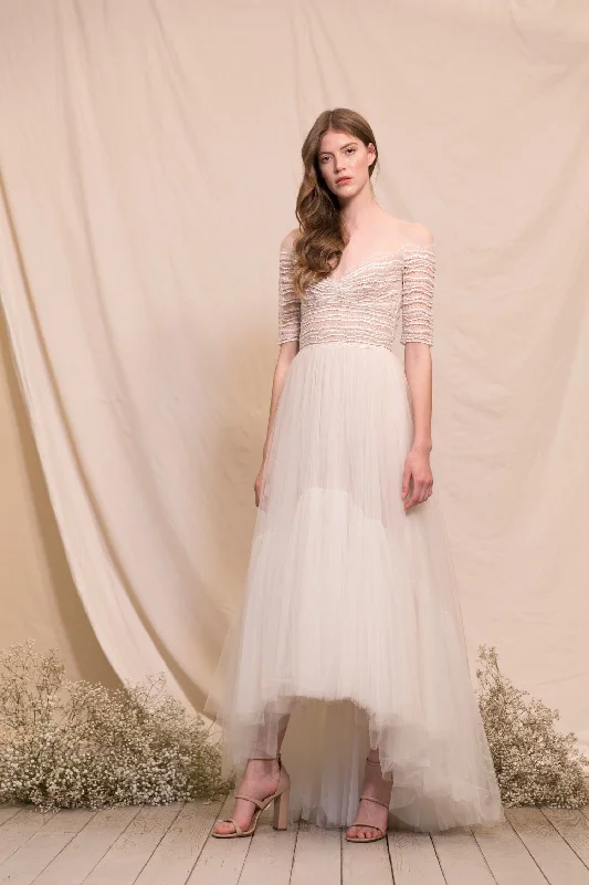 Wedding Dresses with Embroidered Tribal Patterns and Satin Sash and Beaded Waistband and Tulle Skirt and Belt for a Cultural and Glamorous LookDivine Atelier Berry - Size 8 Wedding Dresses with Embroidered Tribal Patterns and Satin Sash and Beaded Waistband and Tulle Skirt and Belt for a Cultural and Glamorous LookDivine Atelier Berry - Size 8