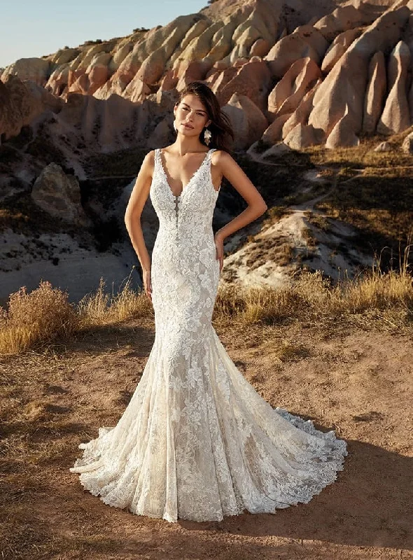 Embroidered Wedding Dresses with Metallic Thread for a Luxurious FeelEddy K. Alessandra DR2015 - Size 14 Embroidered Wedding Dresses with Metallic Thread for a Luxurious FeelEddy K. Alessandra DR2015 - Size 14