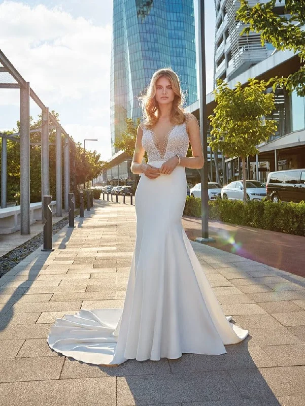 High Neck Wedding Dresses with Sheer Sleeves for a Modest LookEddy K. Allegra - Size 8 High Neck Wedding Dresses with Sheer Sleeves for a Modest LookEddy K. Allegra - Size 8