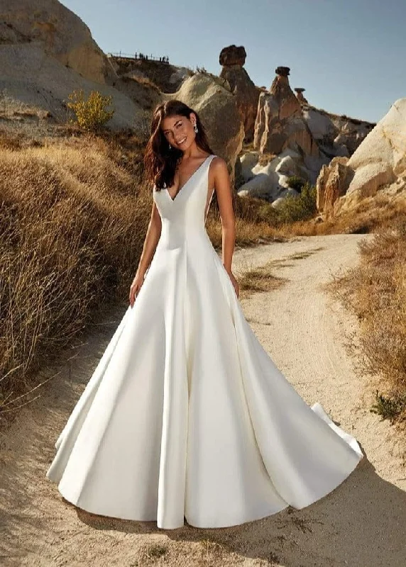 Wedding Dresses with Lace and Tulle Combo and Bow Accents and Beaded Bodice for a Fairy Tale LookEddy K. Charlotte - Size 14 Wedding Dresses with Lace and Tulle Combo and Bow Accents and Beaded Bodice for a Fairy Tale LookEddy K. Charlotte - Size 14