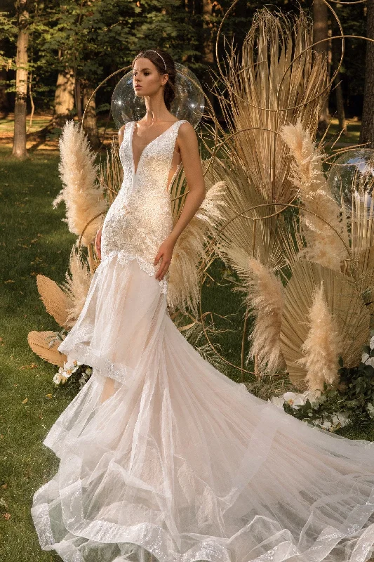 Wedding Dresses with Pleated Skirts and Lace Overlay and Bow at the Back for a Feminine and Timeless LookBerberis Wedding Dresses with Pleated Skirts and Lace Overlay and Bow at the Back for a Feminine and Timeless LookBerberis