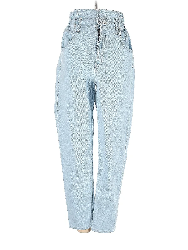 Denim jeans for a shopping spree while remaining comfortable on your feetHigh-Rise Boyjeans Jeans in Light Wash Denim jeans for a shopping spree while remaining comfortable on your feetHigh-Rise Boyjeans Jeans in Light Wash