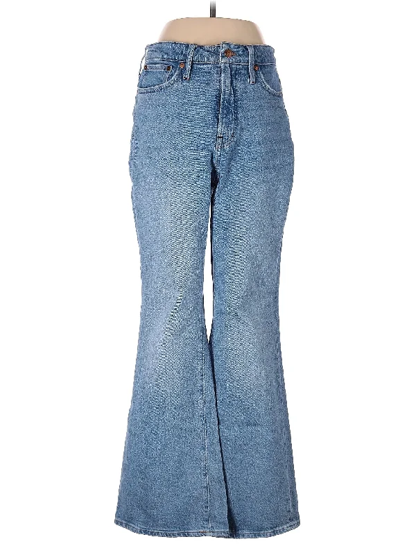 Denim jeans for a cooking class without restricting movementHigh-Rise Flare Jeans in Light Wash Denim jeans for a cooking class without restricting movementHigh-Rise Flare Jeans in Light Wash