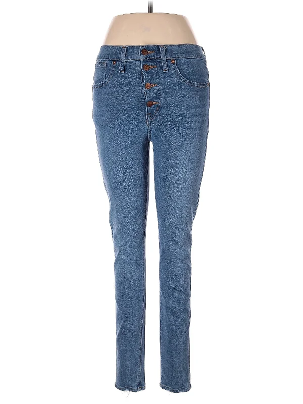 Bootcut denim jeans in a classic dark wash for a timeless appearanceHigh-Rise Skinny Jeans in Light Wash Bootcut denim jeans in a classic dark wash for a timeless appearanceHigh-Rise Skinny Jeans in Light Wash