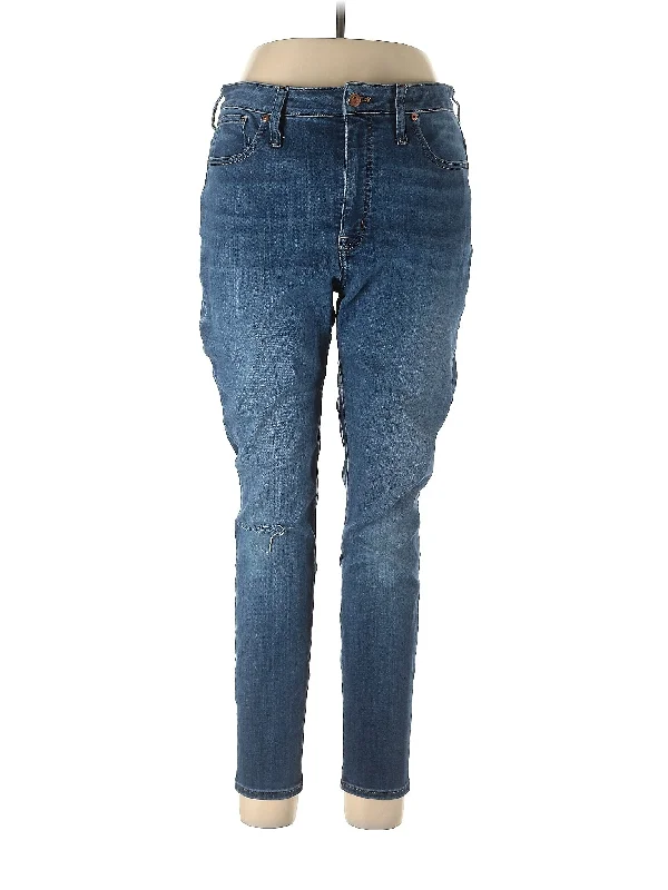 Denim jeans for sports activities like horseback riding or yogaHigh-Rise Skinny Jeans in Medium Wash Denim jeans for sports activities like horseback riding or yogaHigh-Rise Skinny Jeans in Medium Wash