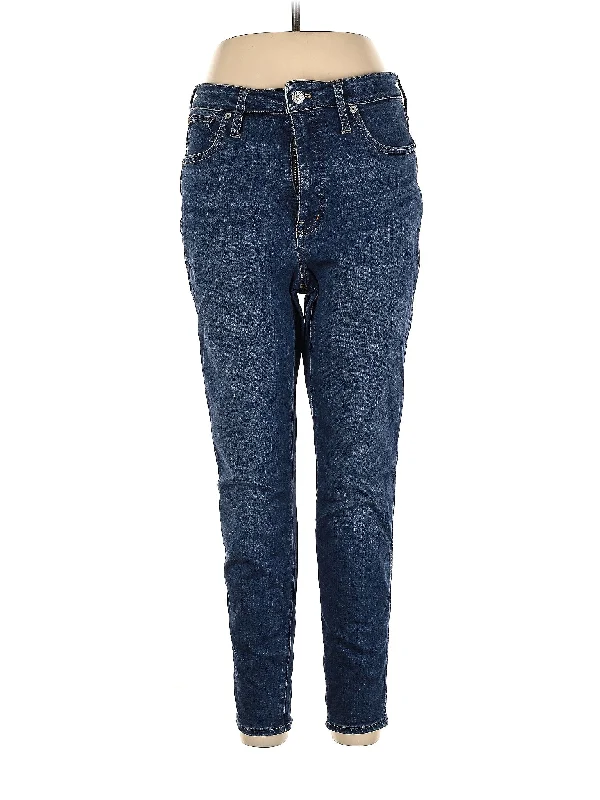 Embroidered floral denim jeans for a feminine and delicate touchHigh-Rise Straight-leg Jeans in Dark Wash Embroidered floral denim jeans for a feminine and delicate touchHigh-Rise Straight-leg Jeans in Dark Wash