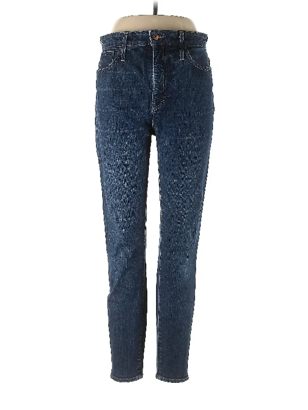 Denim jeans for a minimalist wardrobe as a versatile stapleHigh-Rise Straight-leg Jeans in Dark Wash Denim jeans for a minimalist wardrobe as a versatile stapleHigh-Rise Straight-leg Jeans in Dark Wash