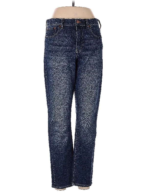 Denim jeans suitable for office - appropriate casual wear with a professional lookHigh-Rise Straight-leg Jeans in Medium Wash Denim jeans suitable for office - appropriate casual wear with a professional lookHigh-Rise Straight-leg Jeans in Medium Wash