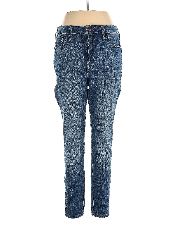 Denim jeans suitable for office - appropriate casual wear with a professional lookHigh-Rise Straight-leg Jeans in Medium Wash Denim jeans suitable for office - appropriate casual wear with a professional lookHigh-Rise Straight-leg Jeans in Medium Wash