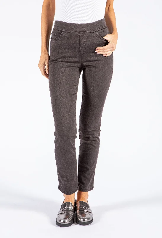 Denim jeans for petite body types with proportionate sizing and a flattering fitJump In Jeans-1 Denim jeans for petite body types with proportionate sizing and a flattering fitJump In Jeans-1
