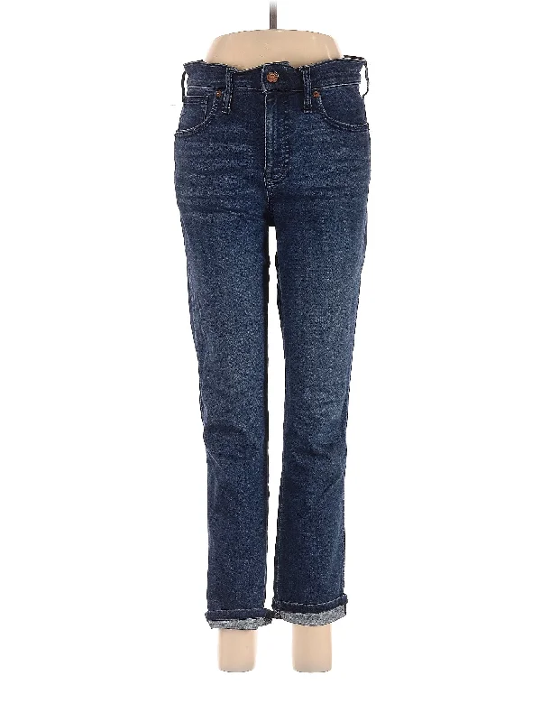 Denim jeans for a barbecue with friends and familyLow-Rise Straight-leg Jeans in Dark Wash Denim jeans for a barbecue with friends and familyLow-Rise Straight-leg Jeans in Dark Wash