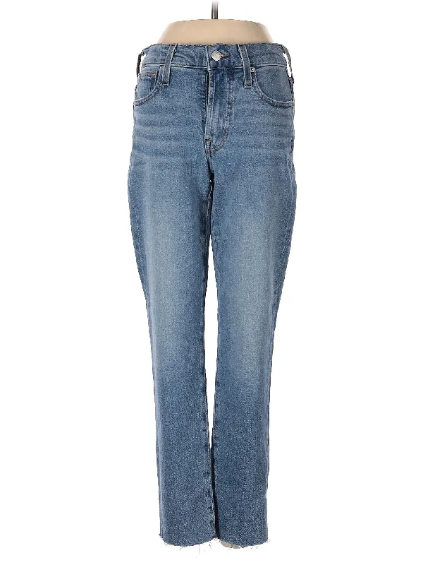 Denim jeans for a sporty - casual outfit with a tennis shoe and a sporty topLow-Rise Straight-leg Jeans in Medium Wash Denim jeans for a sporty - casual outfit with a tennis shoe and a sporty topLow-Rise Straight-leg Jeans in Medium Wash