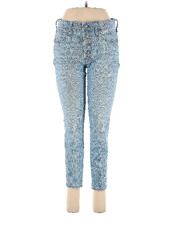 Denim jeans for a barbecue with friends and familyMid-Rise Skinny Jeans in Light Wash Denim jeans for a barbecue with friends and familyMid-Rise Skinny Jeans in Light Wash