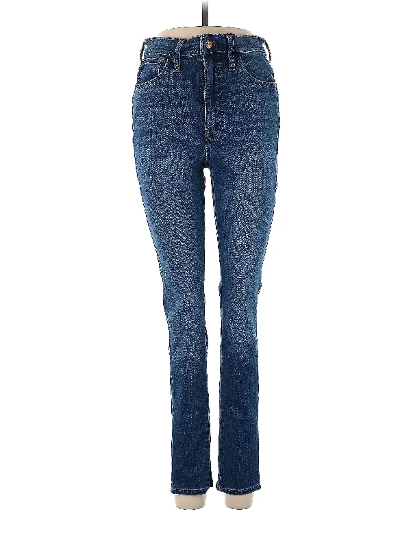 Button - fly denim jeans in a traditional Western styleMid-Rise Skinny Jeans in Medium Wash Button - fly denim jeans in a traditional Western styleMid-Rise Skinny Jeans in Medium Wash