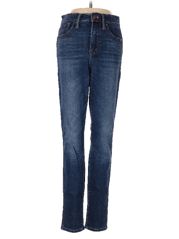 Denim jeans for a fashion show as part of a unique and eye - catching outfitMid-Rise Straight-leg Jeans in Dark Wash Denim jeans for a fashion show as part of a unique and eye - catching outfitMid-Rise Straight-leg Jeans in Dark Wash