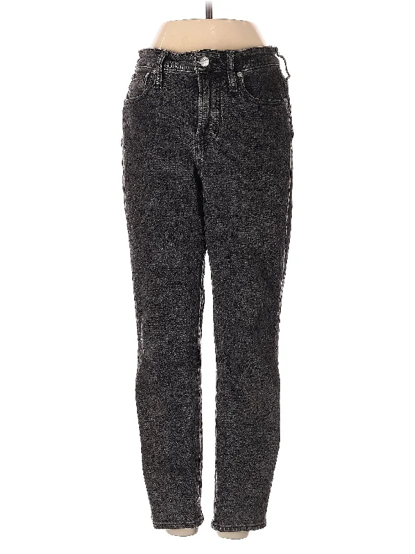 Denim jeans for a barbecue with friends and familyMid-Rise Straight-leg Jeans in Dark Wash Denim jeans for a barbecue with friends and familyMid-Rise Straight-leg Jeans in Dark Wash