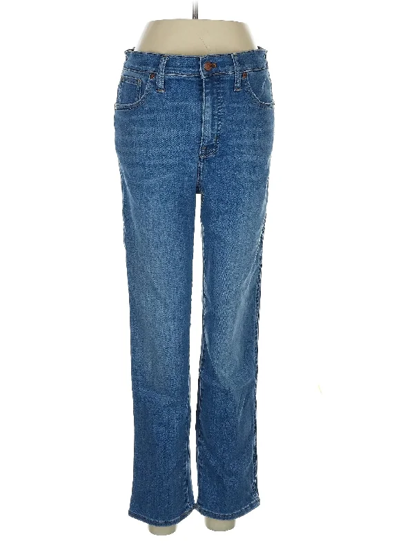 Denim jeans for a gardening task to protect against scratches and dirtMid-Rise Straight-leg Jeans in Medium Wash Denim jeans for a gardening task to protect against scratches and dirtMid-Rise Straight-leg Jeans in Medium Wash