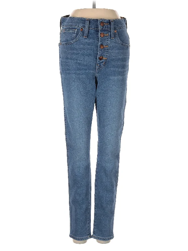 Denim jeans with a cuffed hem for a preppy and put - together appearanceMid-Rise Straight-leg Jeans in Medium Wash Denim jeans with a cuffed hem for a preppy and put - together appearanceMid-Rise Straight-leg Jeans in Medium Wash