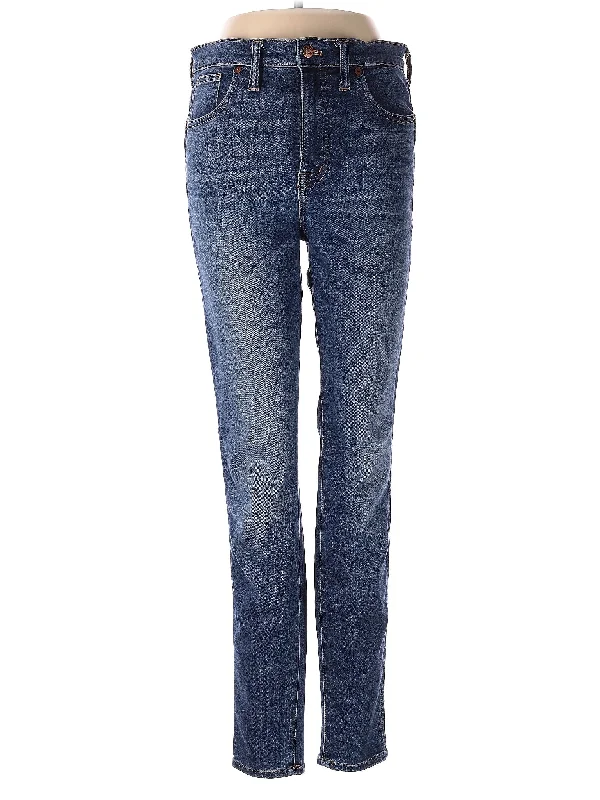 Contemporary - designed denim jeans with modern details like asymmetrical seams or unique hardwareMid-Rise Straight-leg Jeans in Medium Wash Contemporary - designed denim jeans with modern details like asymmetrical seams or unique hardwareMid-Rise Straight-leg Jeans in Medium Wash