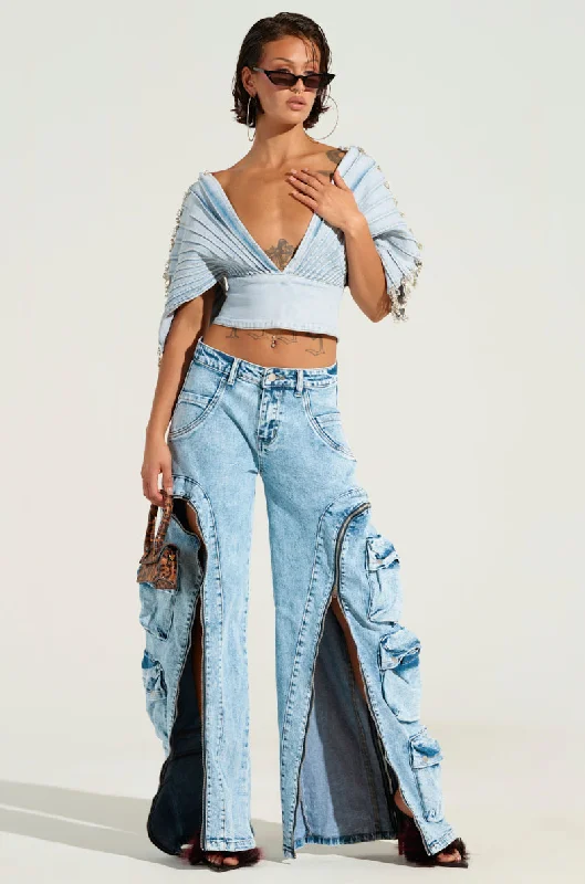 Denim jeans for a business - casual setting when paired with a blazer and dress shoesPOCKETFUL ZIPPER DENIM JEANS Denim jeans for a business - casual setting when paired with a blazer and dress shoesPOCKETFUL ZIPPER DENIM JEANS