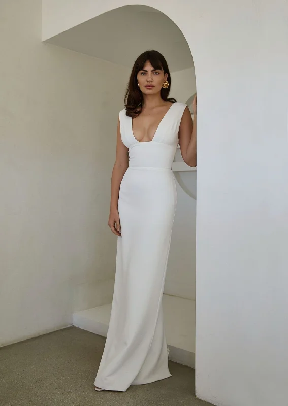 Wedding Dresses with Tassel Hem and Metallic Lace and Sequined Geometric Shapes and Satin Ribbon and Belt for a Boho and Luxurious LookSarah Seven Capri Wedding Dresses with Tassel Hem and Metallic Lace and Sequined Geometric Shapes and Satin Ribbon and Belt for a Boho and Luxurious LookSarah Seven Capri