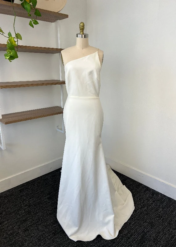Wedding Dresses with Tassel Hem and Metallic Lace and Sequined Geometric Shapes and Satin Ribbon and Belt for a Boho and Luxurious LookSarah Seven Cindy Wedding Dresses with Tassel Hem and Metallic Lace and Sequined Geometric Shapes and Satin Ribbon and Belt for a Boho and Luxurious LookSarah Seven Cindy