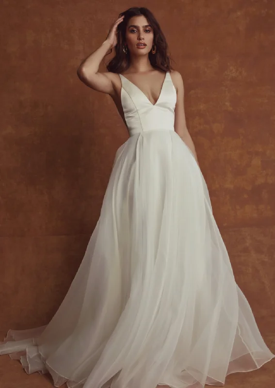 Tulle Wedding Dresses with Beaded Waistband and Multiple Layers for a Graceful LookSarah Seven Emilia Tulle Wedding Dresses with Beaded Waistband and Multiple Layers for a Graceful LookSarah Seven Emilia