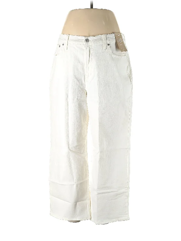 Denim jeans for travel due to their versatility and durabilityWide-leg Jeans