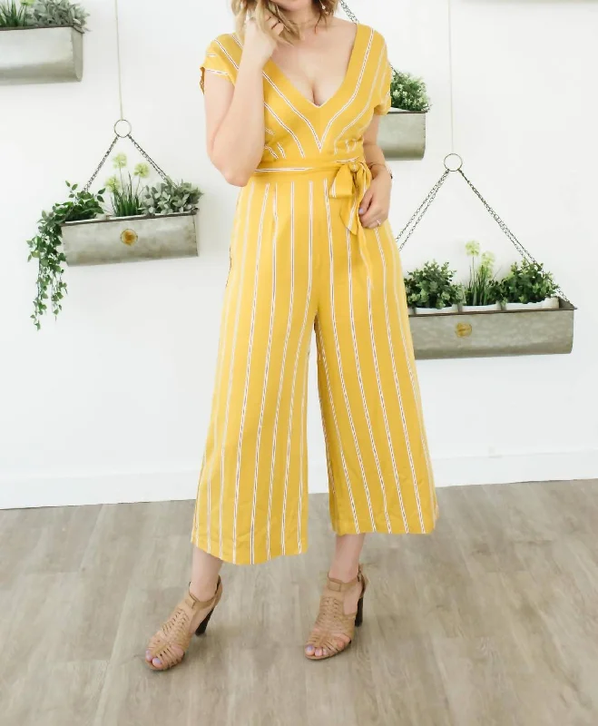 High waisted cargo pants with drawstring for women in a practical and adjustable styleAll The Right Moves Sunset Jumper In Yellow High waisted cargo pants with drawstring for women in a practical and adjustable styleAll The Right Moves Sunset Jumper In Yellow