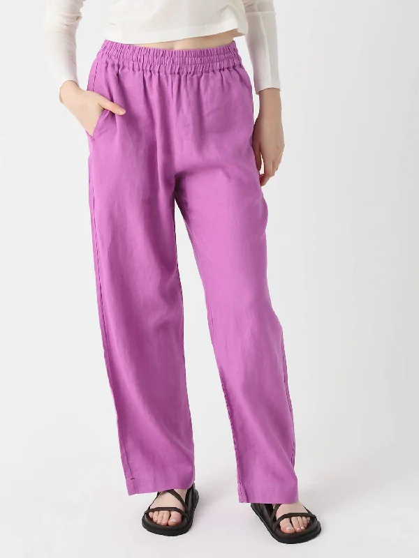 Solid color cigarette pants for women in a minimalist lookAtticus Pant In Deep Lilac Solid color cigarette pants for women in a minimalist lookAtticus Pant In Deep Lilac