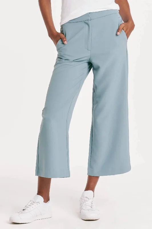 Lightweight cycling pants for women in a sporty and comfortable styleDenali Trouser In Blue Lightweight cycling pants for women in a sporty and comfortable styleDenali Trouser In Blue