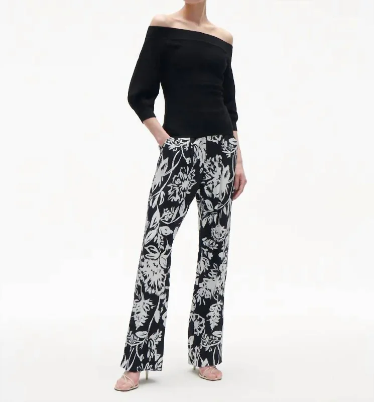 Tartan plaid wide leg pants for women in a vintage and trendy styleHadley Pant In Porcelain Floral Black Tartan plaid wide leg pants for women in a vintage and trendy styleHadley Pant In Porcelain Floral Black